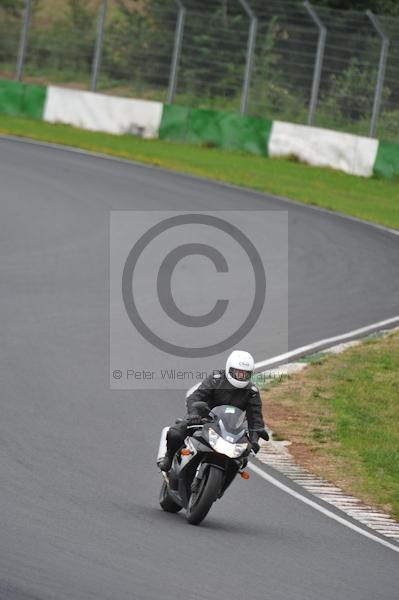 Mallory park Leicestershire;Mallory park photographs;Motorcycle action photographs;event digital images;eventdigitalimages;mallory park;no limits trackday;peter wileman photography;trackday;trackday digital images;trackday photos