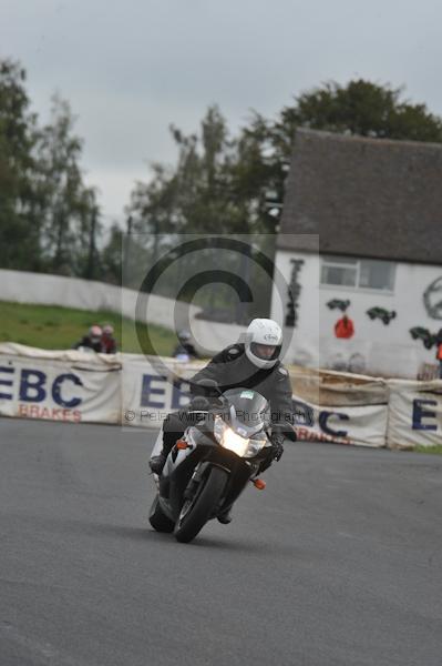 Mallory park Leicestershire;Mallory park photographs;Motorcycle action photographs;event digital images;eventdigitalimages;mallory park;no limits trackday;peter wileman photography;trackday;trackday digital images;trackday photos