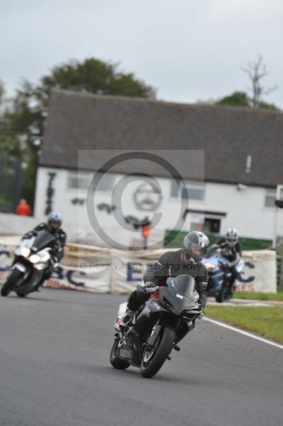 Mallory park Leicestershire;Mallory park photographs;Motorcycle action photographs;event digital images;eventdigitalimages;mallory park;no limits trackday;peter wileman photography;trackday;trackday digital images;trackday photos