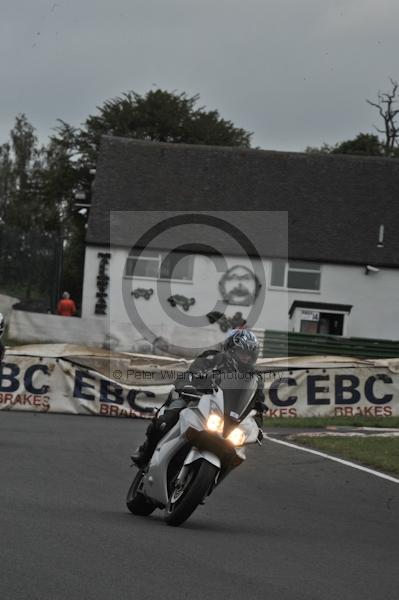 Mallory park Leicestershire;Mallory park photographs;Motorcycle action photographs;event digital images;eventdigitalimages;mallory park;no limits trackday;peter wileman photography;trackday;trackday digital images;trackday photos