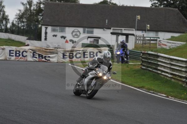 Mallory park Leicestershire;Mallory park photographs;Motorcycle action photographs;event digital images;eventdigitalimages;mallory park;no limits trackday;peter wileman photography;trackday;trackday digital images;trackday photos