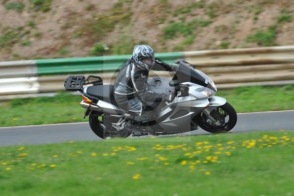 Mallory park Leicestershire;Mallory park photographs;Motorcycle action photographs;event digital images;eventdigitalimages;mallory park;no limits trackday;peter wileman photography;trackday;trackday digital images;trackday photos