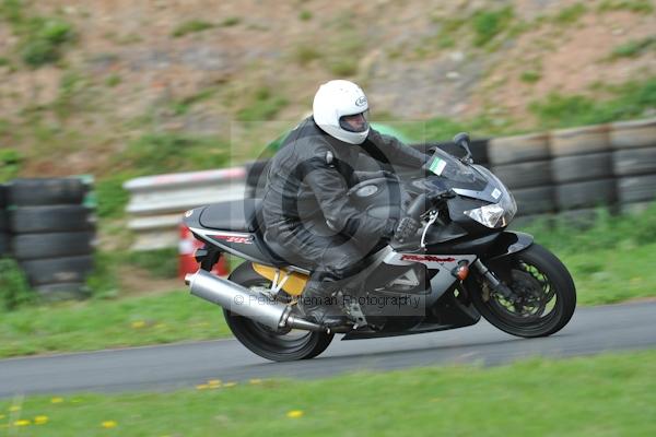 Mallory park Leicestershire;Mallory park photographs;Motorcycle action photographs;event digital images;eventdigitalimages;mallory park;no limits trackday;peter wileman photography;trackday;trackday digital images;trackday photos