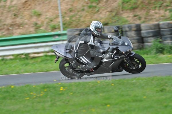 Mallory park Leicestershire;Mallory park photographs;Motorcycle action photographs;event digital images;eventdigitalimages;mallory park;no limits trackday;peter wileman photography;trackday;trackday digital images;trackday photos