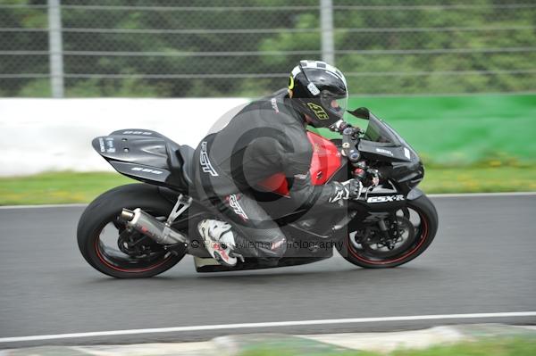 Mallory park Leicestershire;Mallory park photographs;Motorcycle action photographs;event digital images;eventdigitalimages;mallory park;no limits trackday;peter wileman photography;trackday;trackday digital images;trackday photos