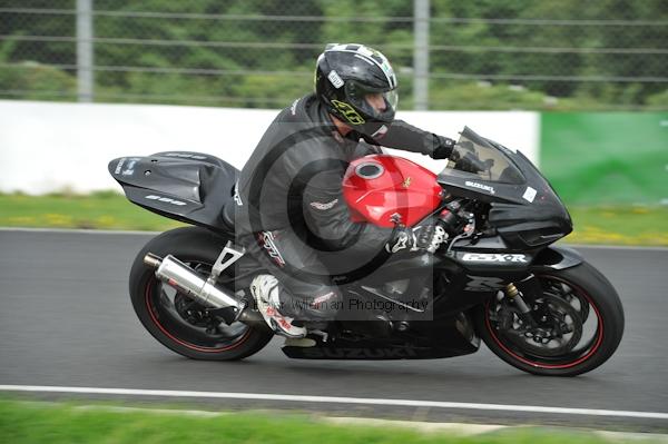 Mallory park Leicestershire;Mallory park photographs;Motorcycle action photographs;event digital images;eventdigitalimages;mallory park;no limits trackday;peter wileman photography;trackday;trackday digital images;trackday photos