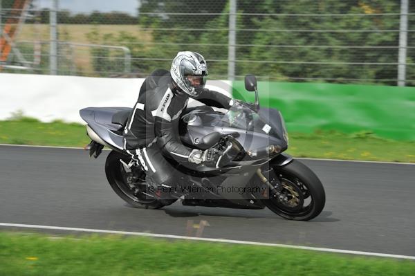 Mallory park Leicestershire;Mallory park photographs;Motorcycle action photographs;event digital images;eventdigitalimages;mallory park;no limits trackday;peter wileman photography;trackday;trackday digital images;trackday photos