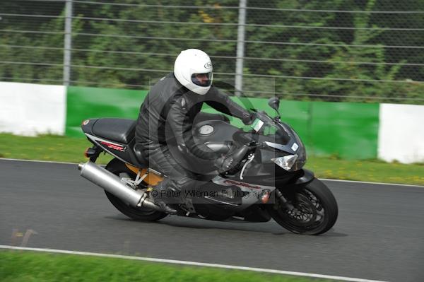 Mallory park Leicestershire;Mallory park photographs;Motorcycle action photographs;event digital images;eventdigitalimages;mallory park;no limits trackday;peter wileman photography;trackday;trackday digital images;trackday photos