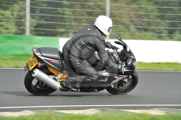 Mallory park Leicestershire;Mallory park photographs;Motorcycle action photographs;event digital images;eventdigitalimages;mallory park;no limits trackday;peter wileman photography;trackday;trackday digital images;trackday photos