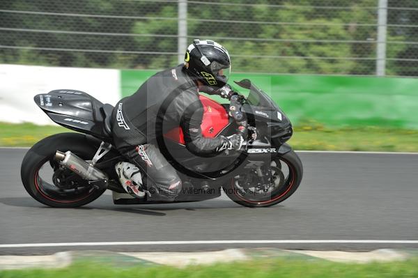 Mallory park Leicestershire;Mallory park photographs;Motorcycle action photographs;event digital images;eventdigitalimages;mallory park;no limits trackday;peter wileman photography;trackday;trackday digital images;trackday photos