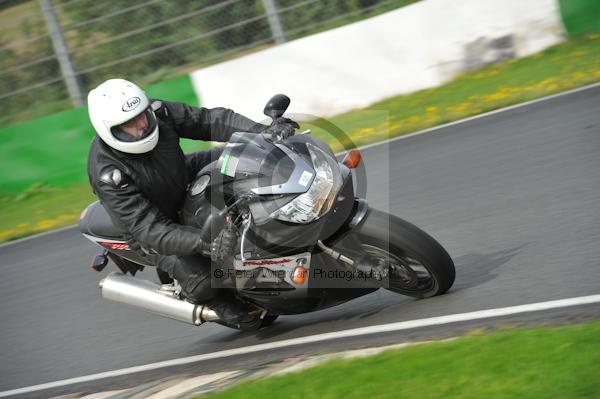 Mallory park Leicestershire;Mallory park photographs;Motorcycle action photographs;event digital images;eventdigitalimages;mallory park;no limits trackday;peter wileman photography;trackday;trackday digital images;trackday photos