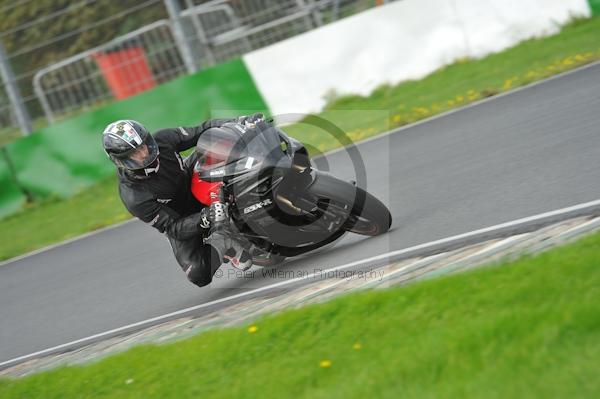 Mallory park Leicestershire;Mallory park photographs;Motorcycle action photographs;event digital images;eventdigitalimages;mallory park;no limits trackday;peter wileman photography;trackday;trackday digital images;trackday photos