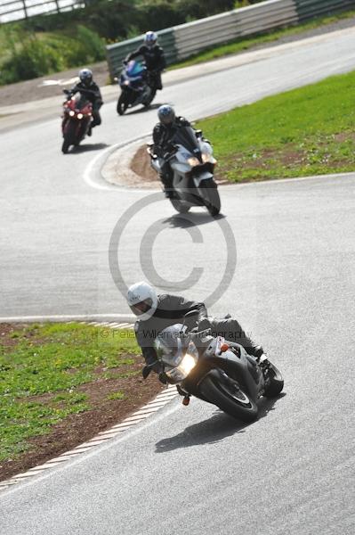 Mallory park Leicestershire;Mallory park photographs;Motorcycle action photographs;event digital images;eventdigitalimages;mallory park;no limits trackday;peter wileman photography;trackday;trackday digital images;trackday photos