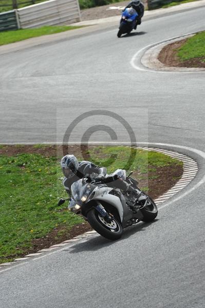 Mallory park Leicestershire;Mallory park photographs;Motorcycle action photographs;event digital images;eventdigitalimages;mallory park;no limits trackday;peter wileman photography;trackday;trackday digital images;trackday photos