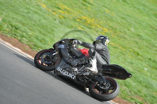 Mallory park Leicestershire;Mallory park photographs;Motorcycle action photographs;event digital images;eventdigitalimages;mallory park;no limits trackday;peter wileman photography;trackday;trackday digital images;trackday photos