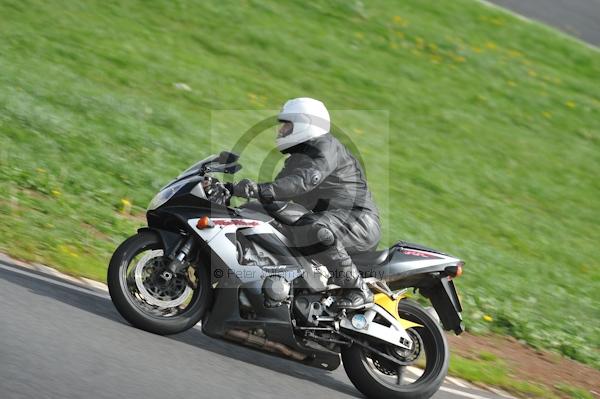 Mallory park Leicestershire;Mallory park photographs;Motorcycle action photographs;event digital images;eventdigitalimages;mallory park;no limits trackday;peter wileman photography;trackday;trackday digital images;trackday photos