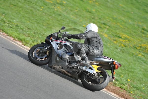 Mallory park Leicestershire;Mallory park photographs;Motorcycle action photographs;event digital images;eventdigitalimages;mallory park;no limits trackday;peter wileman photography;trackday;trackday digital images;trackday photos