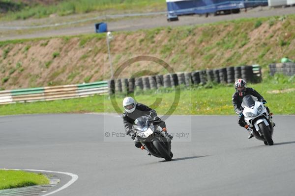 Mallory park Leicestershire;Mallory park photographs;Motorcycle action photographs;event digital images;eventdigitalimages;mallory park;no limits trackday;peter wileman photography;trackday;trackday digital images;trackday photos