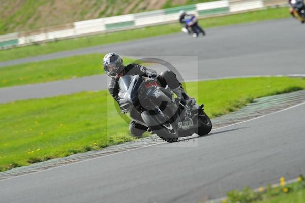 Mallory park Leicestershire;Mallory park photographs;Motorcycle action photographs;event digital images;eventdigitalimages;mallory park;no limits trackday;peter wileman photography;trackday;trackday digital images;trackday photos