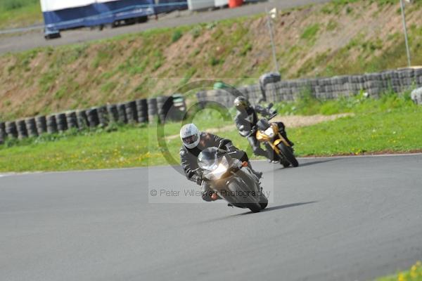 Mallory park Leicestershire;Mallory park photographs;Motorcycle action photographs;event digital images;eventdigitalimages;mallory park;no limits trackday;peter wileman photography;trackday;trackday digital images;trackday photos