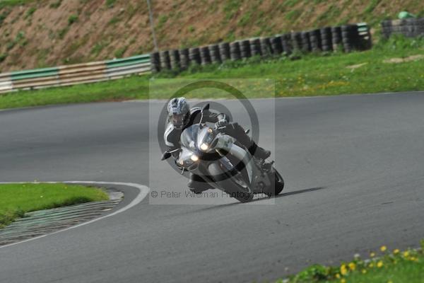 Mallory park Leicestershire;Mallory park photographs;Motorcycle action photographs;event digital images;eventdigitalimages;mallory park;no limits trackday;peter wileman photography;trackday;trackday digital images;trackday photos