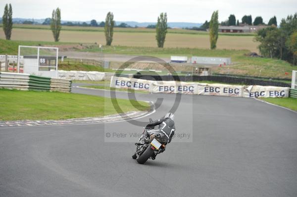 Mallory park Leicestershire;Mallory park photographs;Motorcycle action photographs;event digital images;eventdigitalimages;mallory park;no limits trackday;peter wileman photography;trackday;trackday digital images;trackday photos