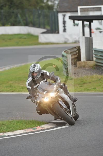 Mallory park Leicestershire;Mallory park photographs;Motorcycle action photographs;event digital images;eventdigitalimages;mallory park;no limits trackday;peter wileman photography;trackday;trackday digital images;trackday photos