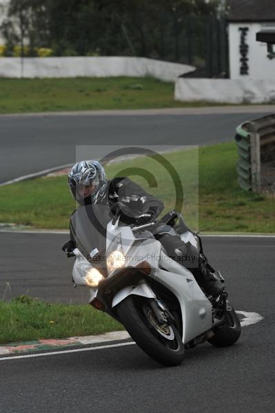 Mallory park Leicestershire;Mallory park photographs;Motorcycle action photographs;event digital images;eventdigitalimages;mallory park;no limits trackday;peter wileman photography;trackday;trackday digital images;trackday photos