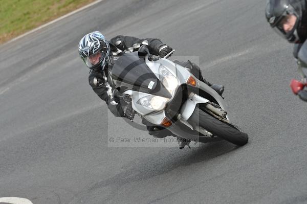 Mallory park Leicestershire;Mallory park photographs;Motorcycle action photographs;event digital images;eventdigitalimages;mallory park;no limits trackday;peter wileman photography;trackday;trackday digital images;trackday photos