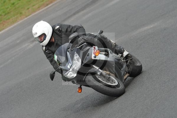 Mallory park Leicestershire;Mallory park photographs;Motorcycle action photographs;event digital images;eventdigitalimages;mallory park;no limits trackday;peter wileman photography;trackday;trackday digital images;trackday photos