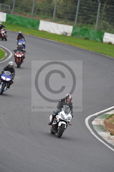 Mallory park Leicestershire;Mallory park photographs;Motorcycle action photographs;event digital images;eventdigitalimages;mallory park;no limits trackday;peter wileman photography;trackday;trackday digital images;trackday photos