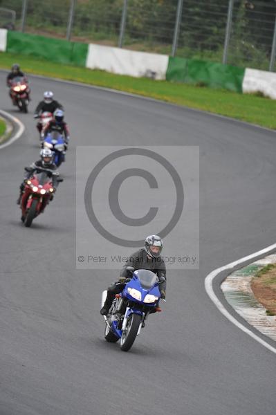 Mallory park Leicestershire;Mallory park photographs;Motorcycle action photographs;event digital images;eventdigitalimages;mallory park;no limits trackday;peter wileman photography;trackday;trackday digital images;trackday photos