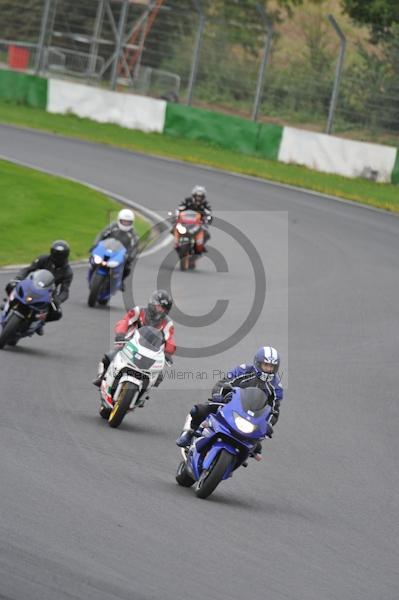 Mallory park Leicestershire;Mallory park photographs;Motorcycle action photographs;event digital images;eventdigitalimages;mallory park;no limits trackday;peter wileman photography;trackday;trackday digital images;trackday photos