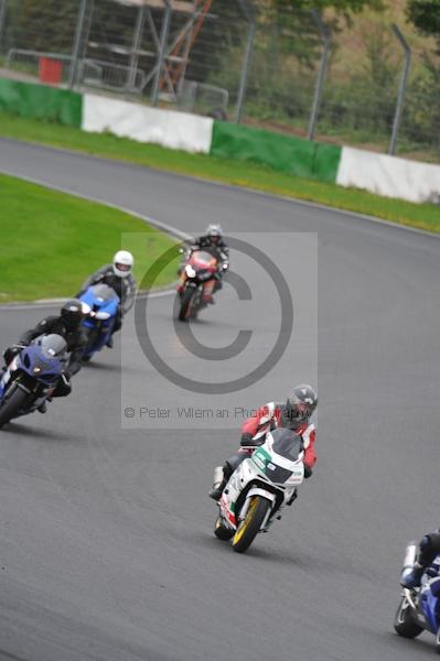 Mallory park Leicestershire;Mallory park photographs;Motorcycle action photographs;event digital images;eventdigitalimages;mallory park;no limits trackday;peter wileman photography;trackday;trackday digital images;trackday photos