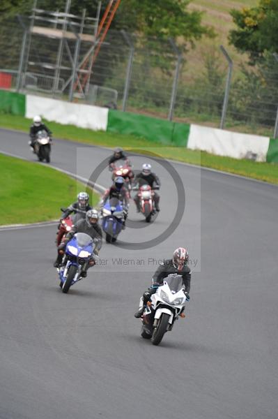 Mallory park Leicestershire;Mallory park photographs;Motorcycle action photographs;event digital images;eventdigitalimages;mallory park;no limits trackday;peter wileman photography;trackday;trackday digital images;trackday photos