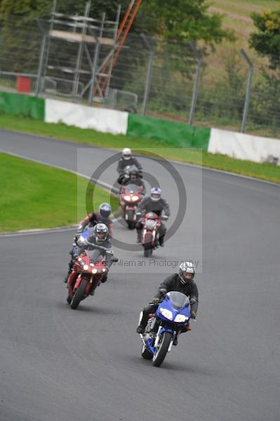 Mallory park Leicestershire;Mallory park photographs;Motorcycle action photographs;event digital images;eventdigitalimages;mallory park;no limits trackday;peter wileman photography;trackday;trackday digital images;trackday photos