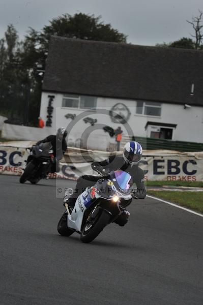 Mallory park Leicestershire;Mallory park photographs;Motorcycle action photographs;event digital images;eventdigitalimages;mallory park;no limits trackday;peter wileman photography;trackday;trackday digital images;trackday photos