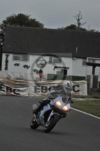 Mallory park Leicestershire;Mallory park photographs;Motorcycle action photographs;event digital images;eventdigitalimages;mallory park;no limits trackday;peter wileman photography;trackday;trackday digital images;trackday photos