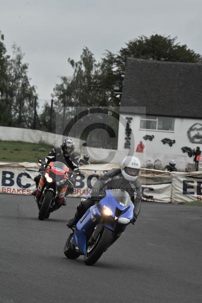 Mallory park Leicestershire;Mallory park photographs;Motorcycle action photographs;event digital images;eventdigitalimages;mallory park;no limits trackday;peter wileman photography;trackday;trackday digital images;trackday photos