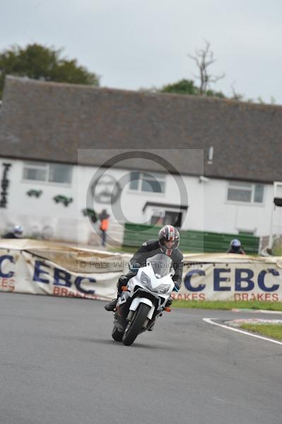 Mallory park Leicestershire;Mallory park photographs;Motorcycle action photographs;event digital images;eventdigitalimages;mallory park;no limits trackday;peter wileman photography;trackday;trackday digital images;trackday photos