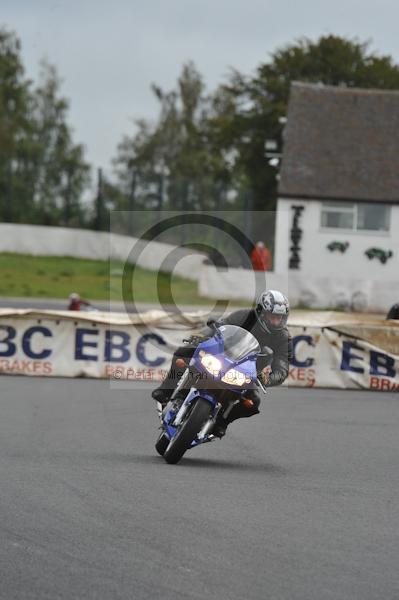 Mallory park Leicestershire;Mallory park photographs;Motorcycle action photographs;event digital images;eventdigitalimages;mallory park;no limits trackday;peter wileman photography;trackday;trackday digital images;trackday photos