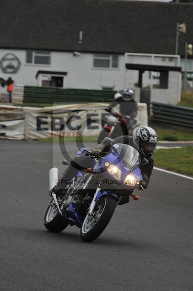 Mallory park Leicestershire;Mallory park photographs;Motorcycle action photographs;event digital images;eventdigitalimages;mallory park;no limits trackday;peter wileman photography;trackday;trackday digital images;trackday photos