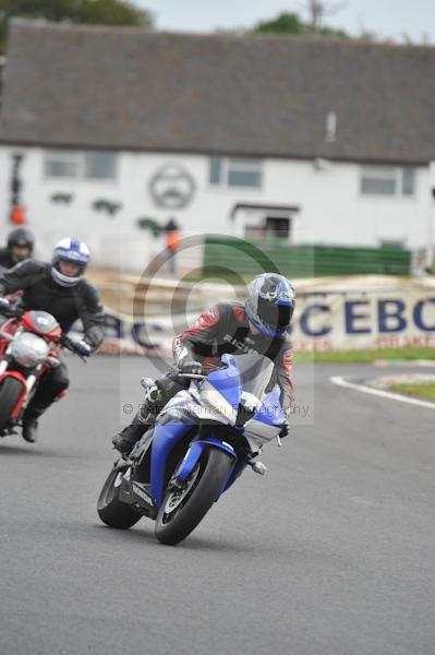 Mallory park Leicestershire;Mallory park photographs;Motorcycle action photographs;event digital images;eventdigitalimages;mallory park;no limits trackday;peter wileman photography;trackday;trackday digital images;trackday photos