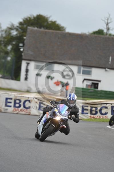 Mallory park Leicestershire;Mallory park photographs;Motorcycle action photographs;event digital images;eventdigitalimages;mallory park;no limits trackday;peter wileman photography;trackday;trackday digital images;trackday photos