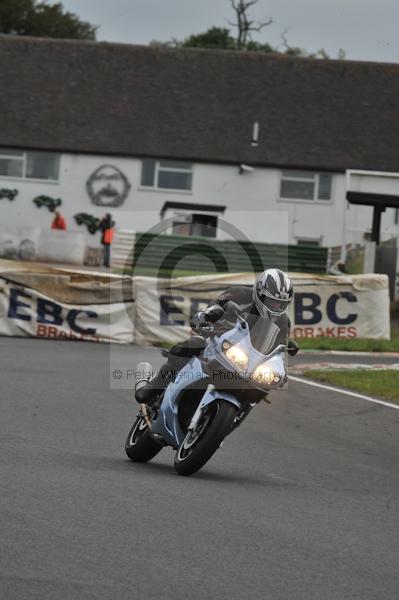 Mallory park Leicestershire;Mallory park photographs;Motorcycle action photographs;event digital images;eventdigitalimages;mallory park;no limits trackday;peter wileman photography;trackday;trackday digital images;trackday photos