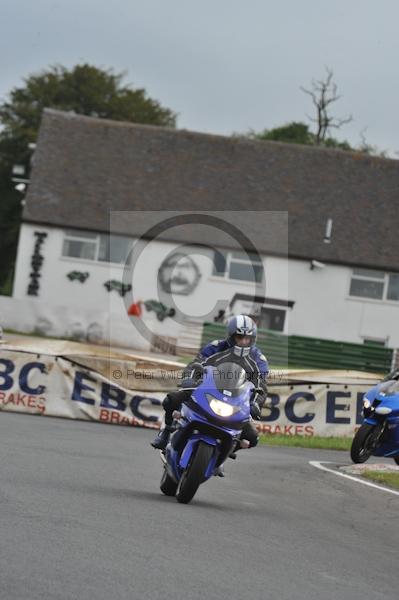 Mallory park Leicestershire;Mallory park photographs;Motorcycle action photographs;event digital images;eventdigitalimages;mallory park;no limits trackday;peter wileman photography;trackday;trackday digital images;trackday photos