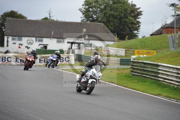 Mallory park Leicestershire;Mallory park photographs;Motorcycle action photographs;event digital images;eventdigitalimages;mallory park;no limits trackday;peter wileman photography;trackday;trackday digital images;trackday photos