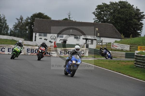 Mallory park Leicestershire;Mallory park photographs;Motorcycle action photographs;event digital images;eventdigitalimages;mallory park;no limits trackday;peter wileman photography;trackday;trackday digital images;trackday photos