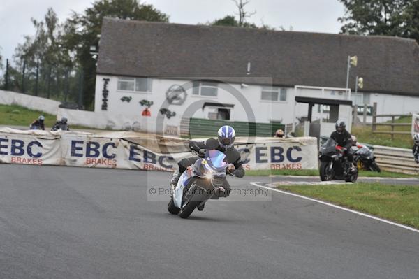 Mallory park Leicestershire;Mallory park photographs;Motorcycle action photographs;event digital images;eventdigitalimages;mallory park;no limits trackday;peter wileman photography;trackday;trackday digital images;trackday photos