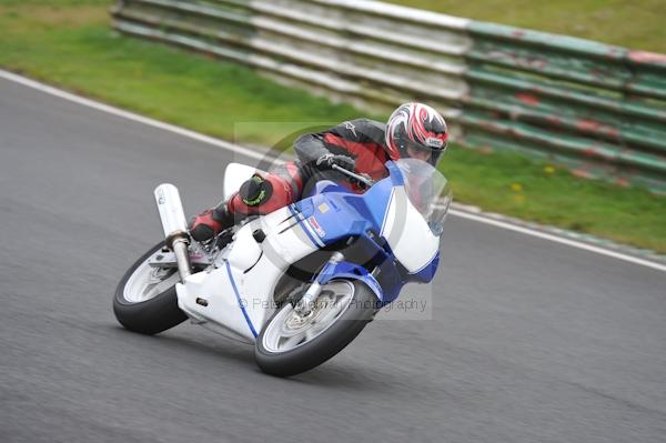 Mallory park Leicestershire;Mallory park photographs;Motorcycle action photographs;event digital images;eventdigitalimages;mallory park;no limits trackday;peter wileman photography;trackday;trackday digital images;trackday photos